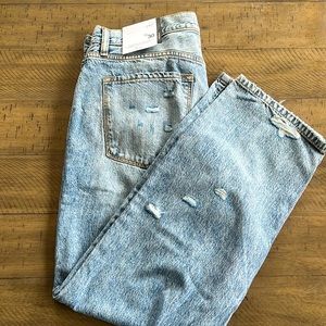 KanCan Straight Fit Distressed Jeans. Medium acid wash.